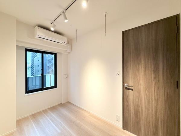 ルネサンス赤坂プレミアムコートの居間・リビング|ゆったり過ごせる居間です