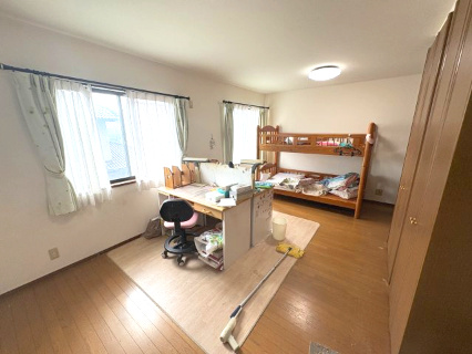 東松山市大字松山　中古戸建の洋室|２階洋室１２帖