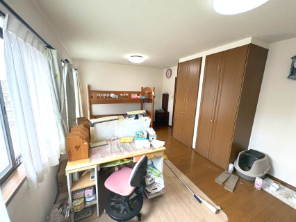 東松山市大字松山　中古戸建の洋室|２階洋室１２帖