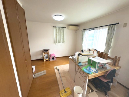 東松山市大字松山　中古戸建の洋室|２階洋室１２帖