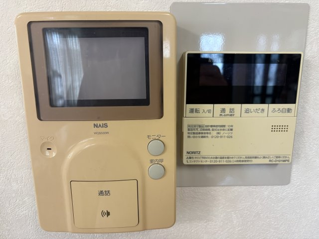 東松山市大字松山　二世帯中古戸建の設備|TVドアホン、給湯パネル（ＬＤＫ）