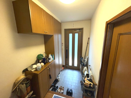 東松山市大字松山　中古戸建の玄関