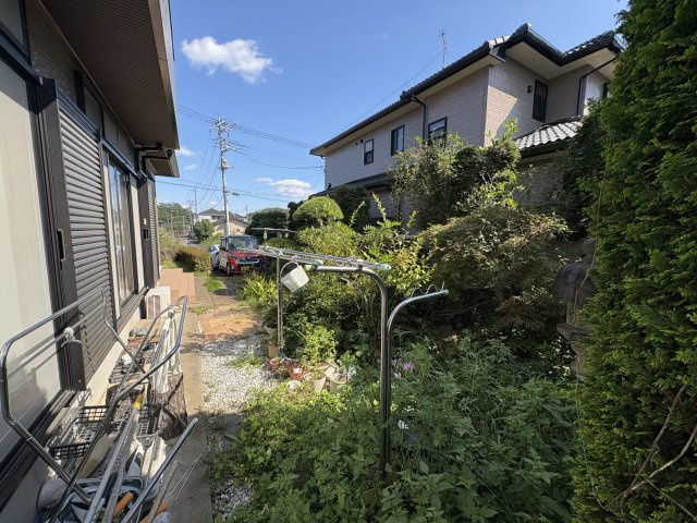 東松山市大字松山　二世帯中古戸建の庭
