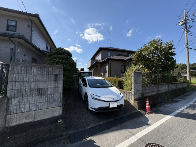 東松山市大字松山　二世帯中古戸建の駐車場