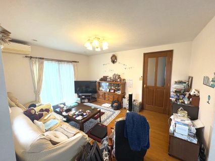 東松山市大字松山　二世帯中古戸建の居間・リビング