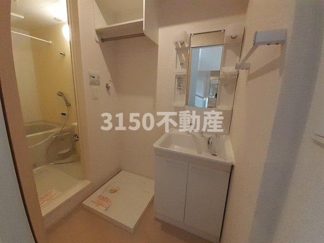 グラン　ジャクチュウの洗面所|明るい洗面所です
