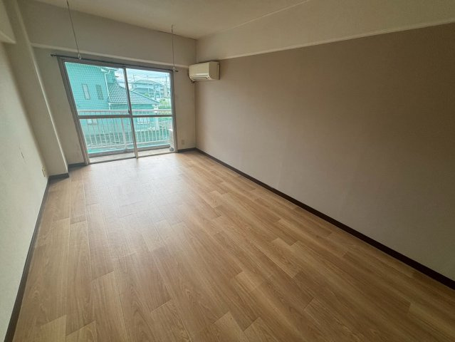 宮崎県北諸県郡三股町　一棟マンションの洋室