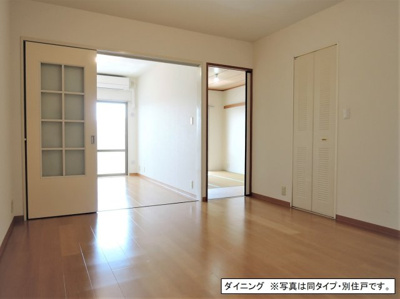 【居間・リビング】 | フロール山田町第2 | 使いやすい形の為、レイアウトを楽しめます♪
