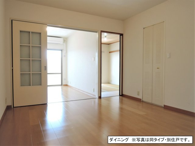【居間・リビング】 | フロール山田町第2 | 使いやすい形の為、レイアウトを楽しめます♪
