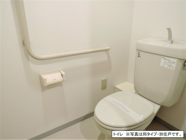 【トイレ】 | フロール山田町第2 | 落ち着いた色調のトイレです♪