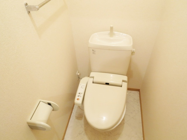 Ｒｅｖｅｕｒ本一色Ｃ棟のトイレ|温水洗浄機能付きトイレです