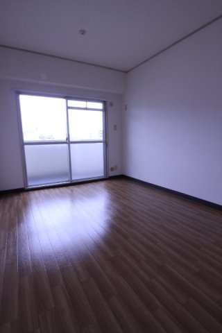 レジデンス清水が丘の洋室