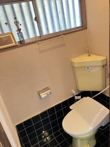下香貫塩満戸建てのトイレ