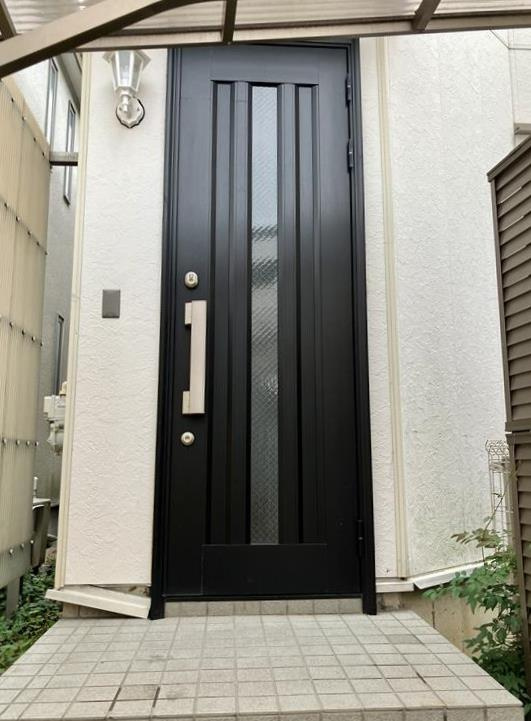 駒沢戸建のエントランス|建物の内部です