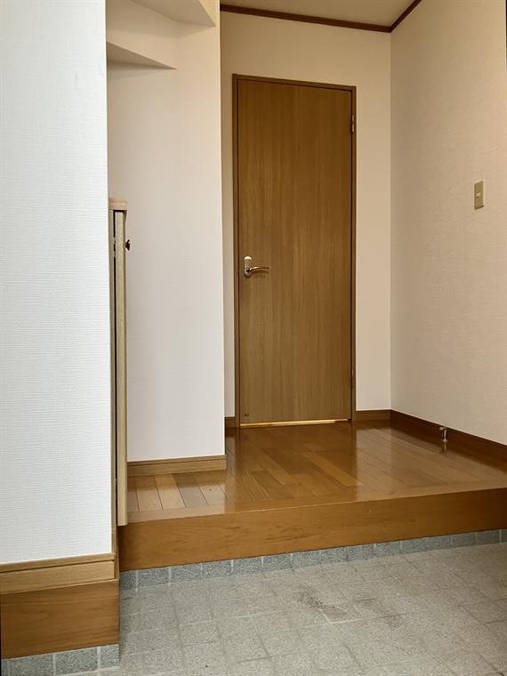 駒沢戸建のロビー|建物の内部です