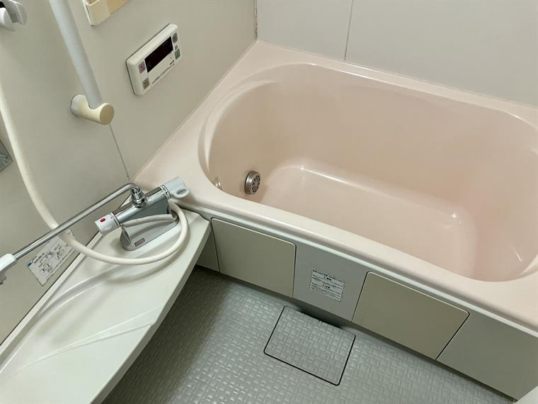 駒沢戸建の浴室|きれいなお風呂です