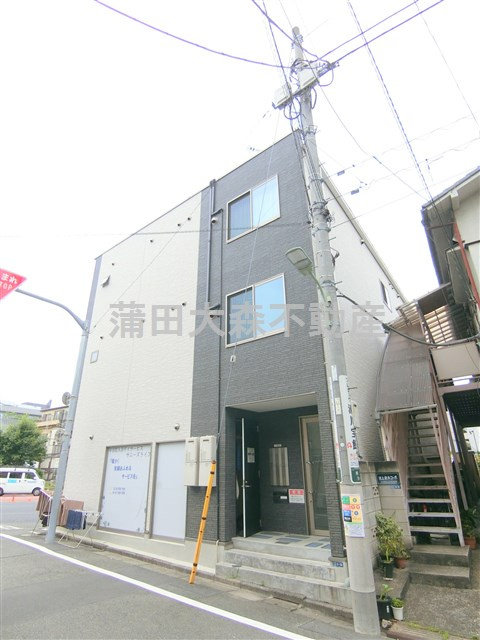 池上築浅オススメマンションの外観|2016年7月築　鉄骨造地上3階建て
東京都大田区池上8丁目　東急池上線池上駅徒歩7分、東急多摩川線武蔵新田駅徒歩10分