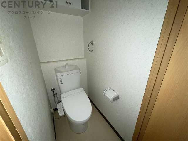 温水洗浄便座付きのトイレです♪