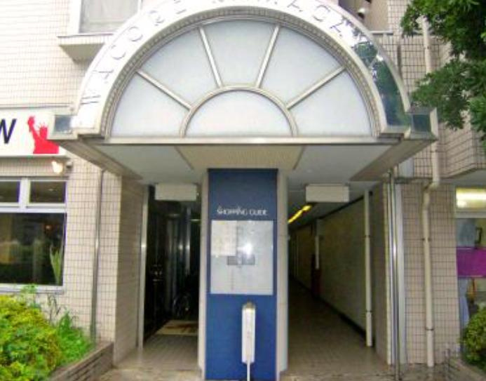 鎌ケ谷市くぬぎ山４丁目の店舗事務所のエントランス