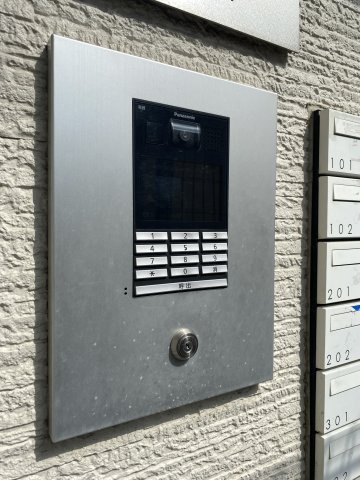 ジュネス宝生町のエントランス