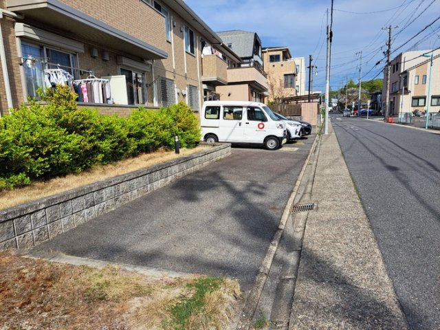 レクスト赤坂の駐車場