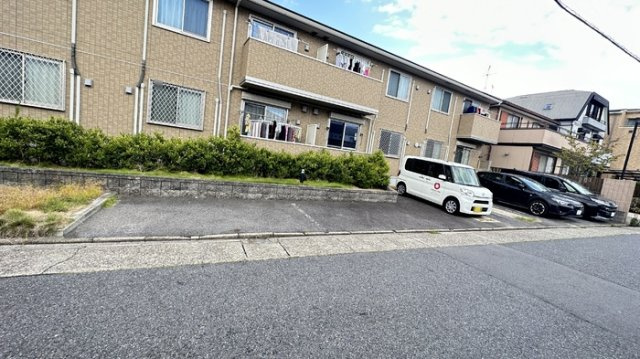 レクスト赤坂の駐車場
