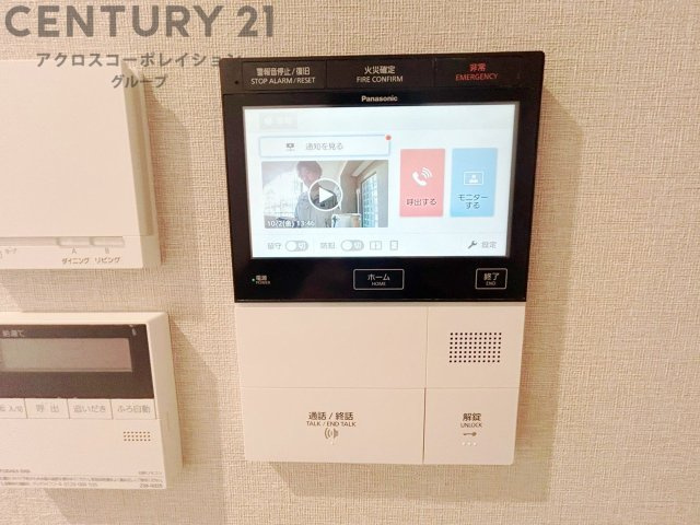 訪問者が来たときにテレビ画面で確認できるため、安心してドアを開けられます。録画機能があるものもあり、留守中に来訪者を記録しておくことができます。利便性が高く、セキュリティ面でも安心です。