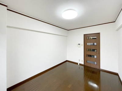 【洋室】 | キャッスルマンション箱崎B号館 | 明るい雰囲気のお部屋です。