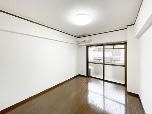 【居間・リビング】 | キャッスルマンション箱崎B号館 | 快適にお過ごしいただけるおすすめのお部屋です。