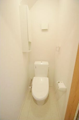 目黒区中町１丁目戸建のトイレ