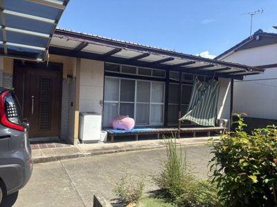【外観】 | 龍湖瀬町売家 | 日当たり良好！お庭に面した明るい南向きの平屋住宅です。
