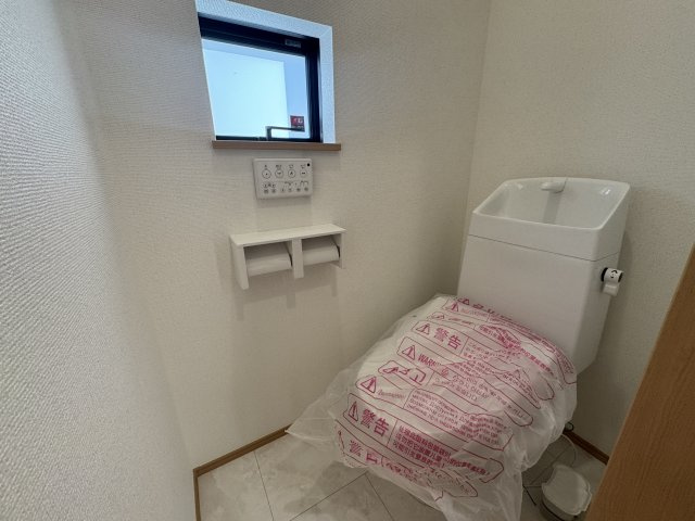 豊見城市我那覇（全2棟）ラストA号棟のトイレ|A号棟　温水洗浄便座♪