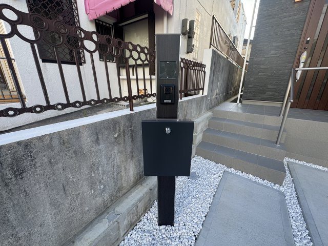 豊見城市我那覇（全2棟）ラストA号棟のセキュリティ|A号棟　TVモニター付きインターフォン+ポスト付き♪