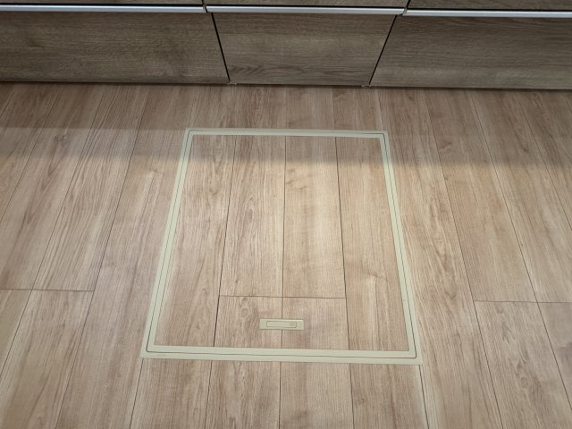 豊見城市我那覇（全2棟）ラストA号棟のキッチン|A号棟　床下収納♪