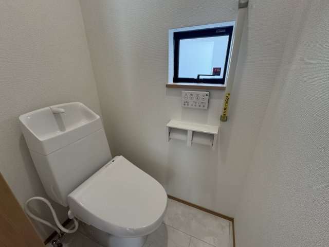 豊見城市我那覇（全2棟）ラストA号棟のトイレ|A号棟　温水洗浄便座♪