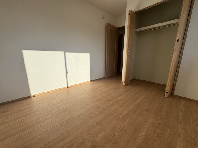 豊見城市我那覇（全2棟）ラストA号棟の洋室|A号棟　洋室5.25帖+収納付き♪