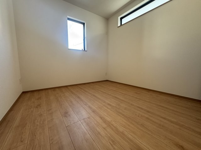 豊見城市我那覇（全2棟）ラストA号棟の洋室|A号棟　洋室5.25帖+収納付き♪