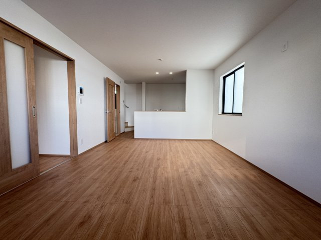 豊見城市我那覇（全2棟）ラストA号棟の居間・リビング|A号棟　LDK15.88帖+収納付き♪
　