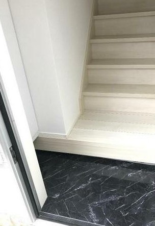 船橋市前原西８丁目のアパートの玄関