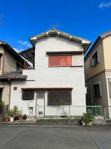 藤井寺市沢田1丁目の外観|南側が駐車場のため、陽当たりが良く明るい住環境です