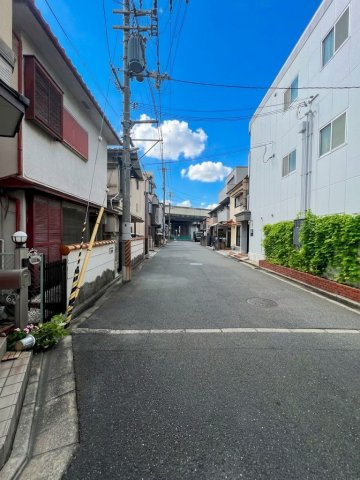 藤井寺市沢田1丁目の前面道路含む現地写真|前面道路約6.7ｍの公道に面した、ゆとりある立地です