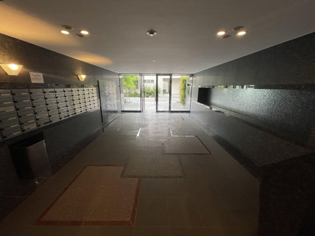 ルーブル大鳥居伍番館のエントランス