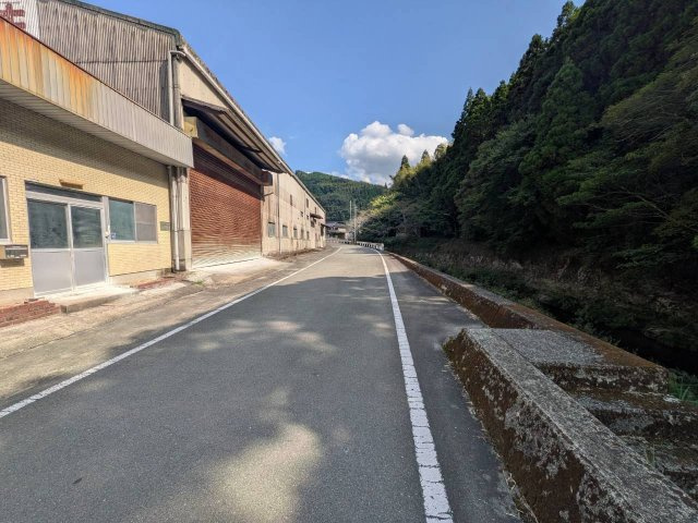 八女市立花町下辺春の工場の外観