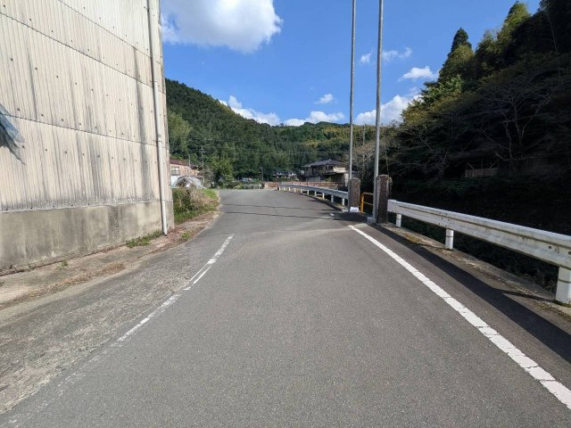八女市立花町下辺春の工場の外観