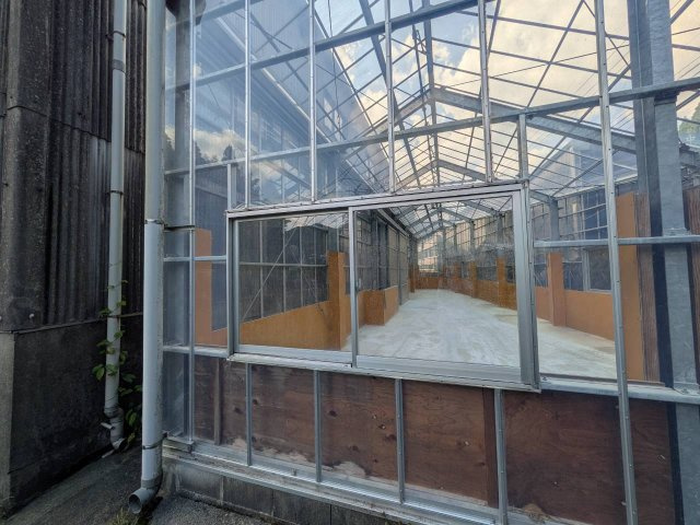 八女市立花町下辺春の工場の外観