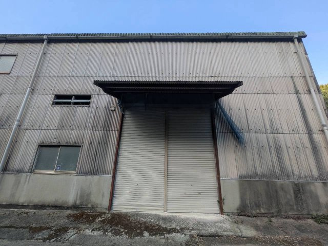 八女市立花町下辺春の工場の外観