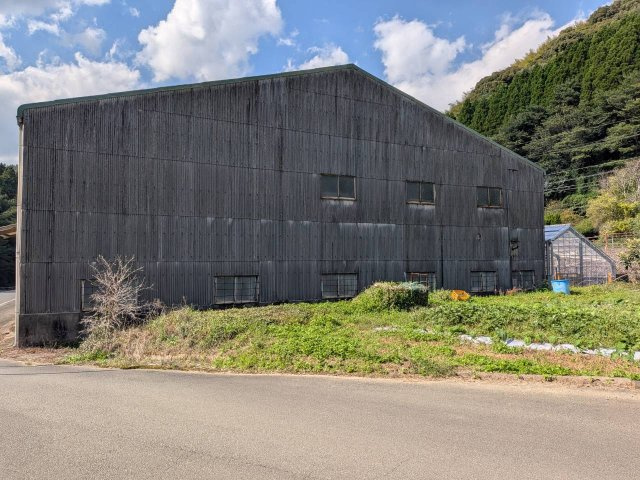 八女市立花町下辺春の工場の外観