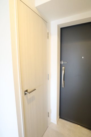 スプランディッド新大阪Ⅷの玄関