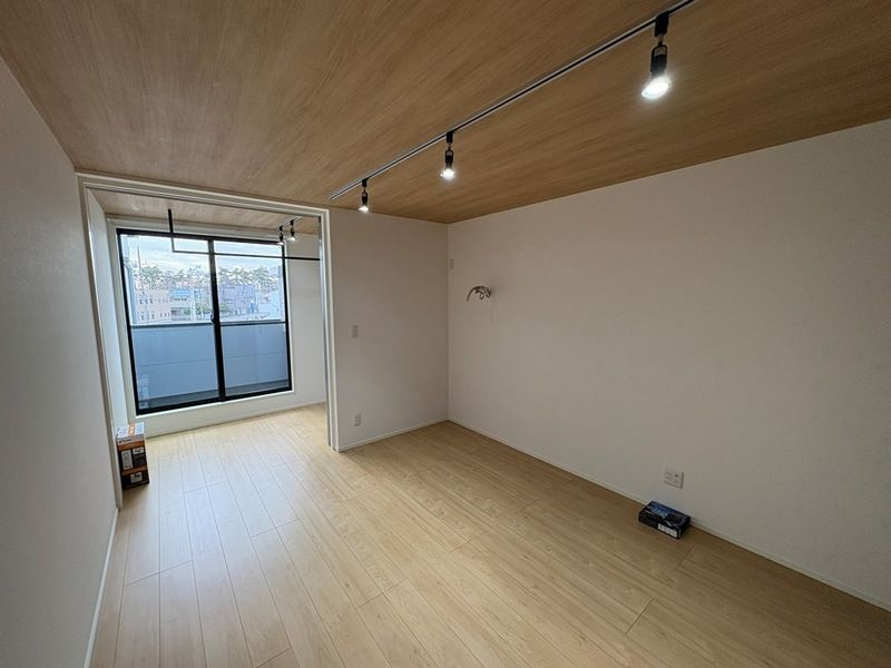 千葉市中央区松ケ丘町のアパートの居間・リビング