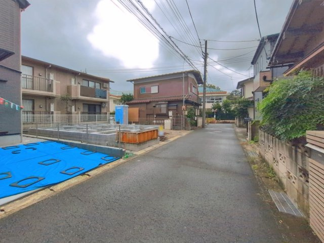 ふじみ野市亀久保の新築一戸建の前面道路含む現地写真|西側約4ｍの前面道路